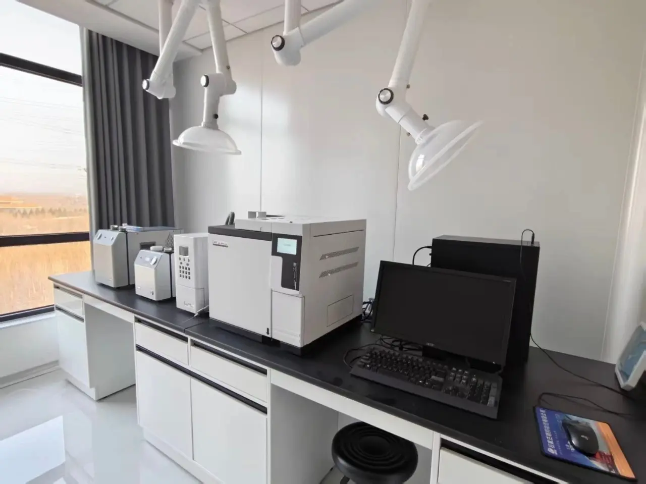 Analytical instruments in the Benstarpet laboratory