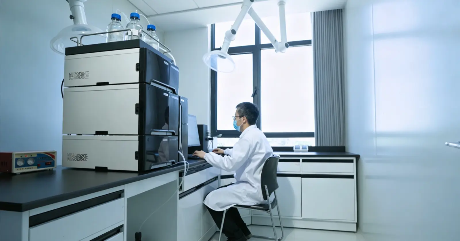 Benstarpet scientist operating advanced analytical equipment